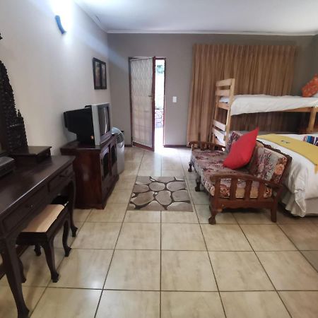 Sun Deck Lodge Hartbeespoort Buitenkant foto