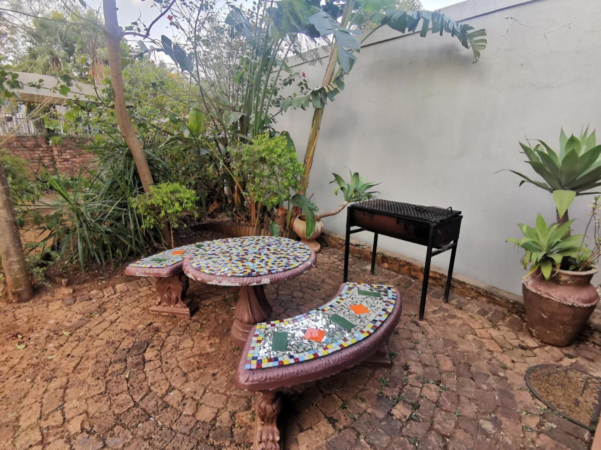 Sun Deck Lodge Hartbeespoort Buitenkant foto