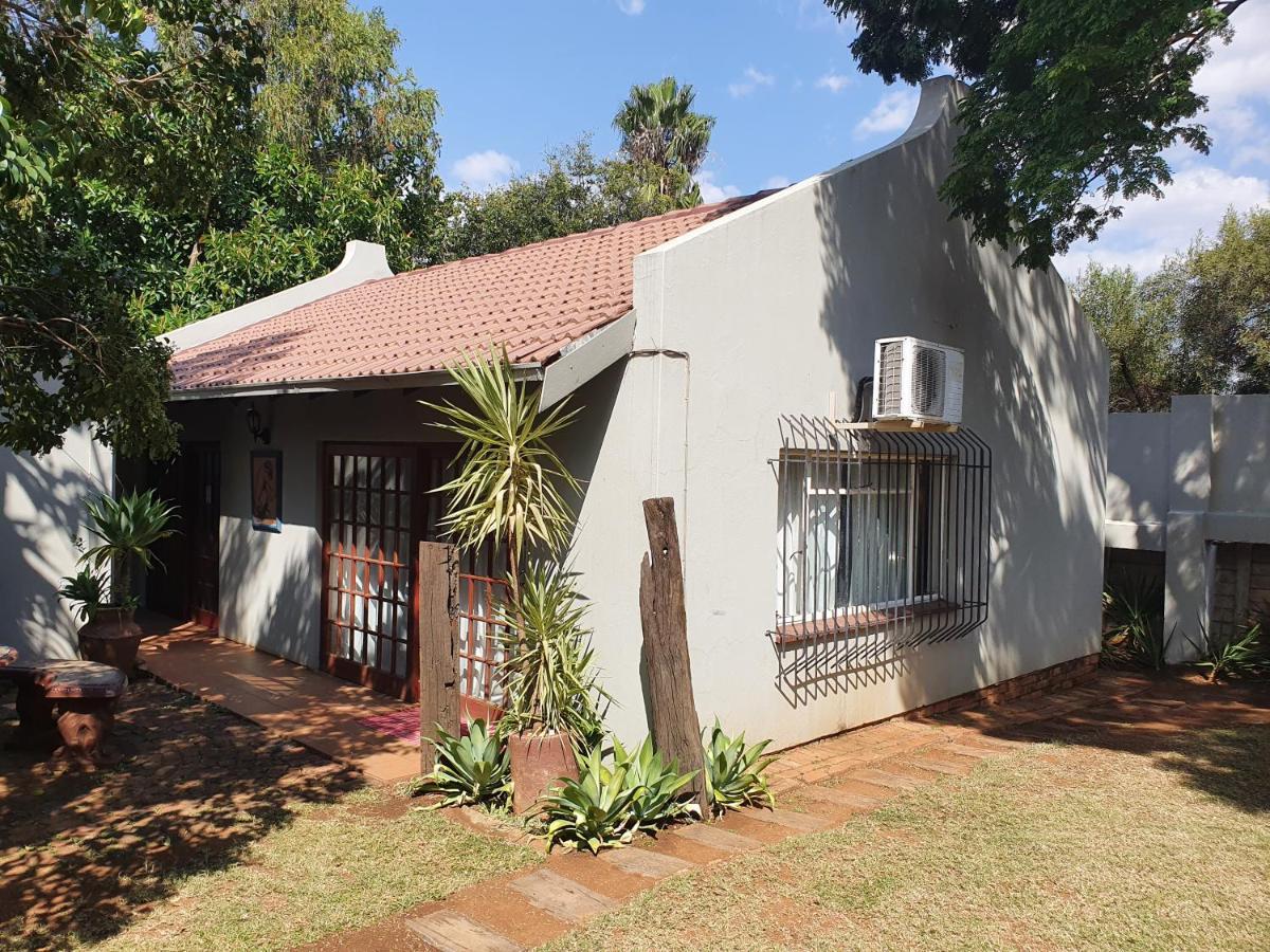 Sun Deck Lodge Hartbeespoort Buitenkant foto