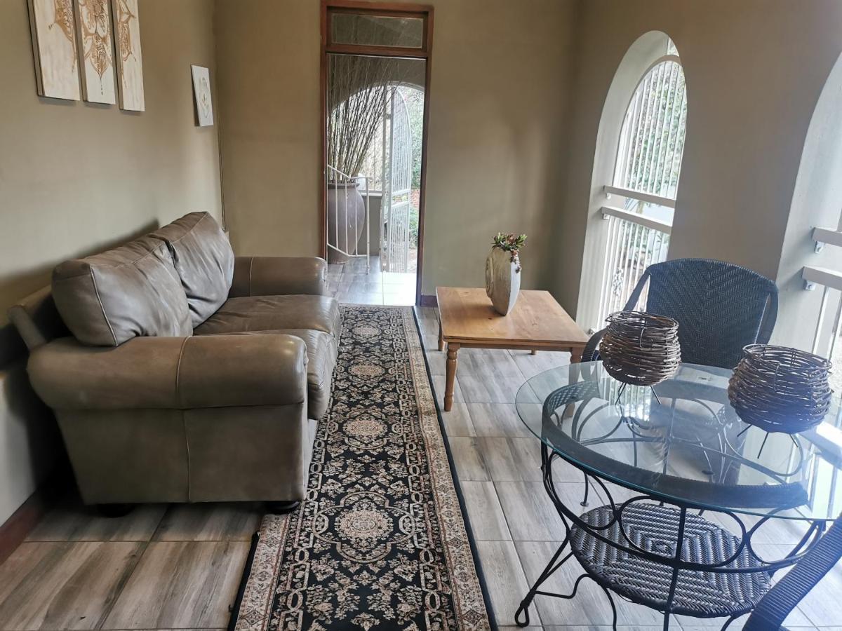Sun Deck Lodge Hartbeespoort Buitenkant foto