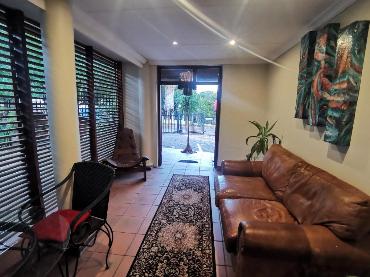 Sun Deck Lodge Hartbeespoort Buitenkant foto