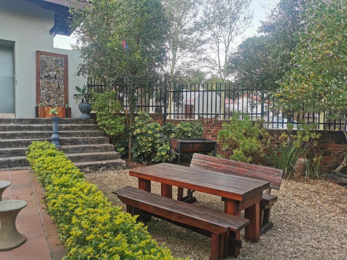 Sun Deck Lodge Hartbeespoort Buitenkant foto